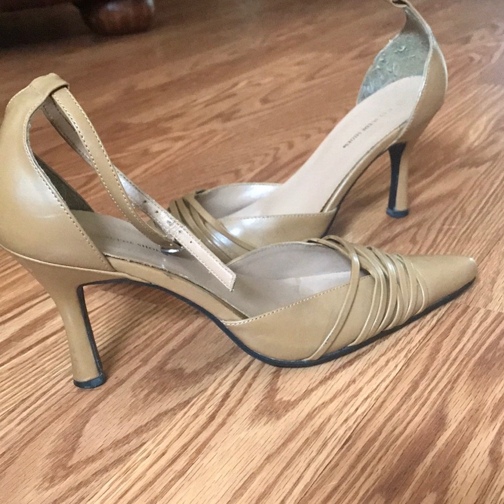 CAMEL CUTOUT ANKLE STRAP HEELS